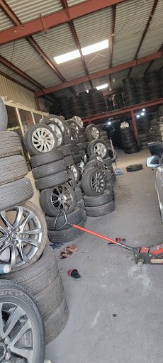 Tareeq al ghuwar tires