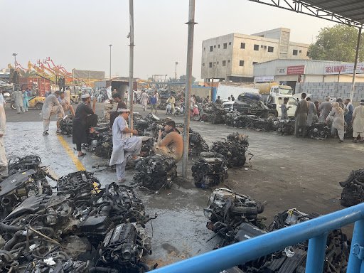 Al Shula Al Munera used auto parts الشعلة المنيرة لتجارة