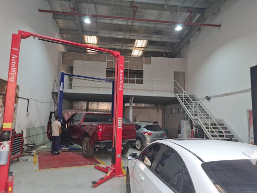 Noori Auto Service car garage in dip