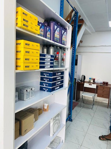 Trunk Auto Spare Parts Trading