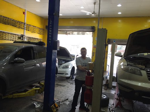 Arfan Ali Auto Maintenance Workshop